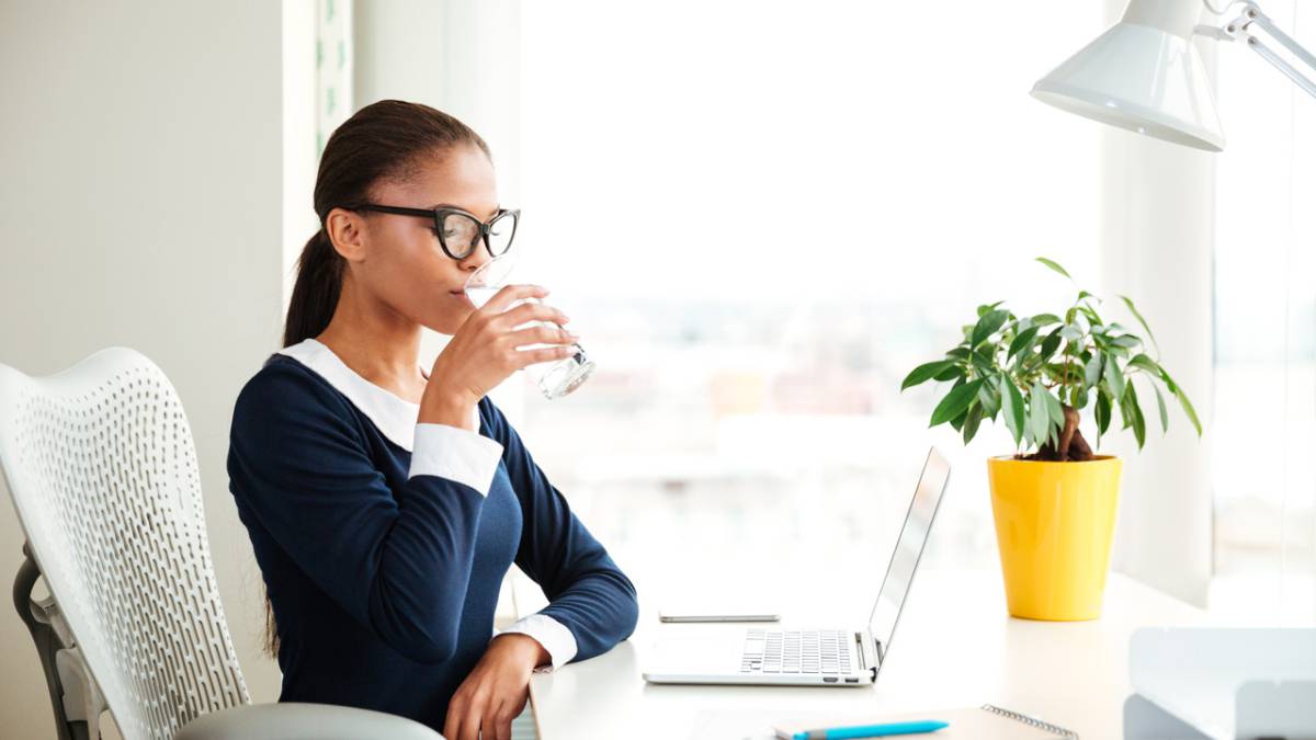 Consejos para una buena hidratación durante la jornada laboral